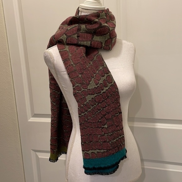 Marc Rozier Paris Print Scarf with Fringe Edges - Picture 8 of 12
